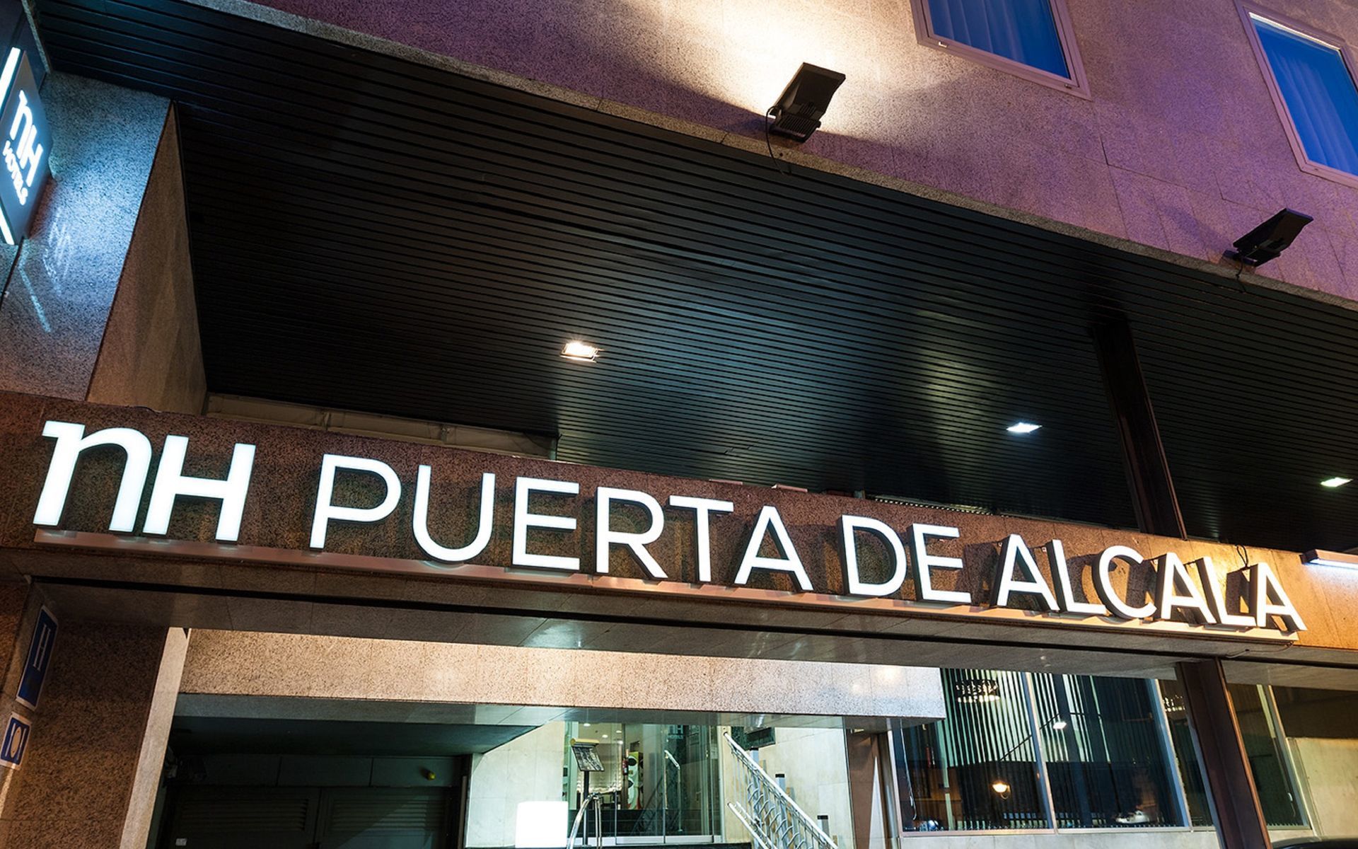 Готель H10 Puerta De Alcala Мадрид Екстер'єр фото